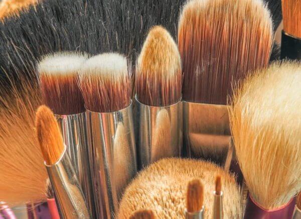 Clean your make-up brushes and sponges like a pro